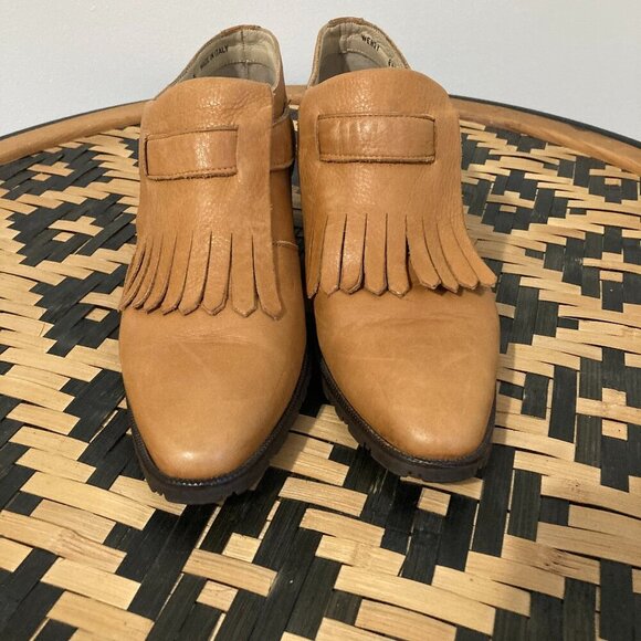 Bally Women Size 8 1/2 Designer Leather Beige Bootie Loafer Fringe Italian Made - Picture 1 of 11